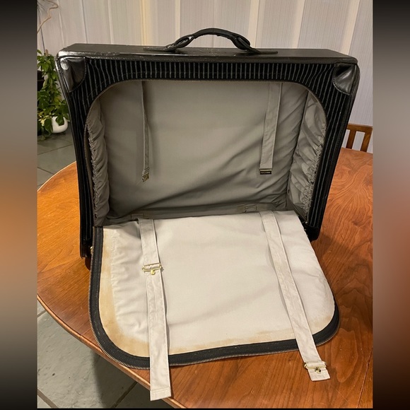 The French Company 1970s Vintage Luxury Luggage - Picture 8 of 14